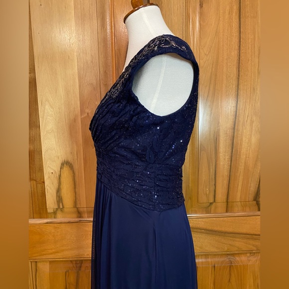 Violets & Roses - Lace & Sequins Blue/Silver Full-Length Formal/Prom Gown, EUC 4 - Picture 5 of 16